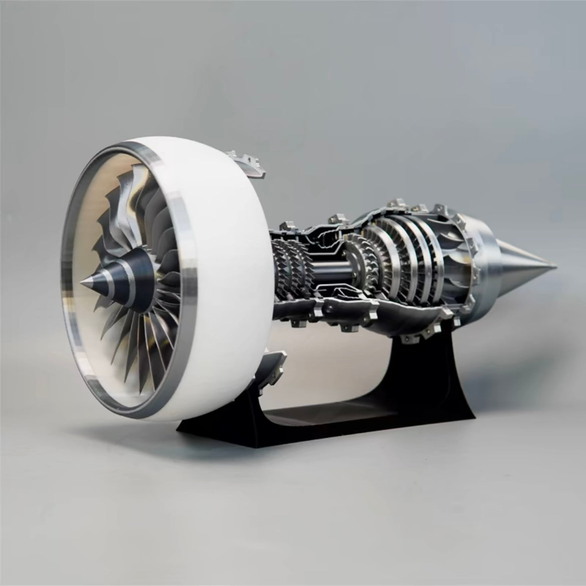 ENGINEKITOR TR900 - Kit de modelo de motor turbofán grande con carcasa blanca, velocidad ajustable e iluminación (47 cm/18,5 pulgadas)